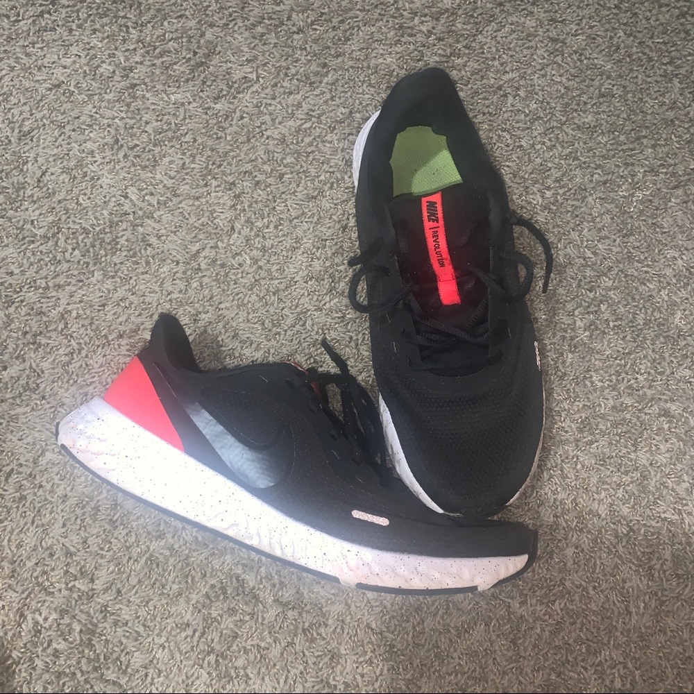 nike revolution running shoes